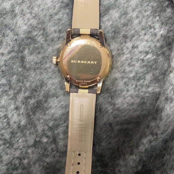 SOLD! Authentic Burberry watch Brand new condition - Picture 8 of 9